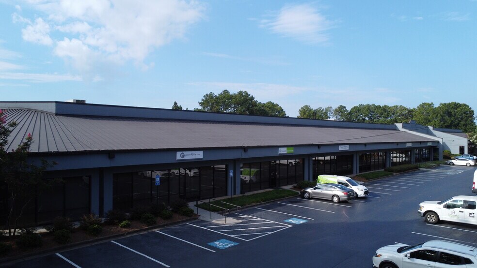 2395 Pleasantdale Rd, Doraville, GA à louer - Photo de l’immeuble – Image 3 sur 12