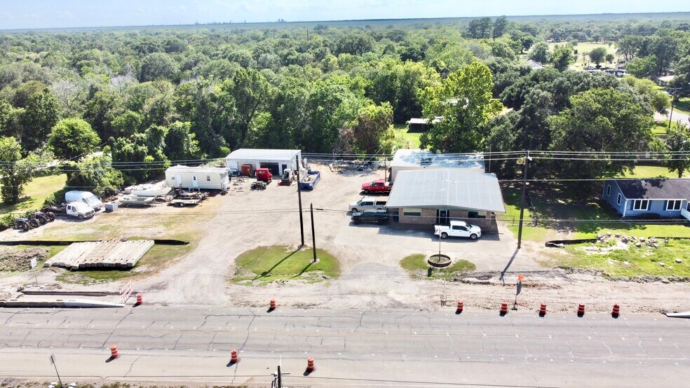 206 S Columbia Dr, West Columbia, TX à vendre - Photo de l’immeuble – Image 1 sur 32