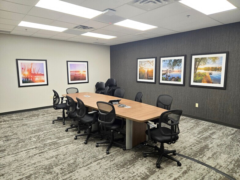 1185 Town Centre Dr, Eagan, MN à louer - Photo de l’immeuble – Image 2 sur 13
