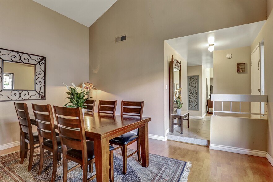 175 S Woodlawn Dr, Orange, CA à vendre - Photo de l’immeuble – Image 2 sur 12