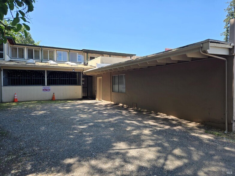 244 S Main St, Willits, CA à vendre - Photo de l’immeuble – Image 3 sur 4