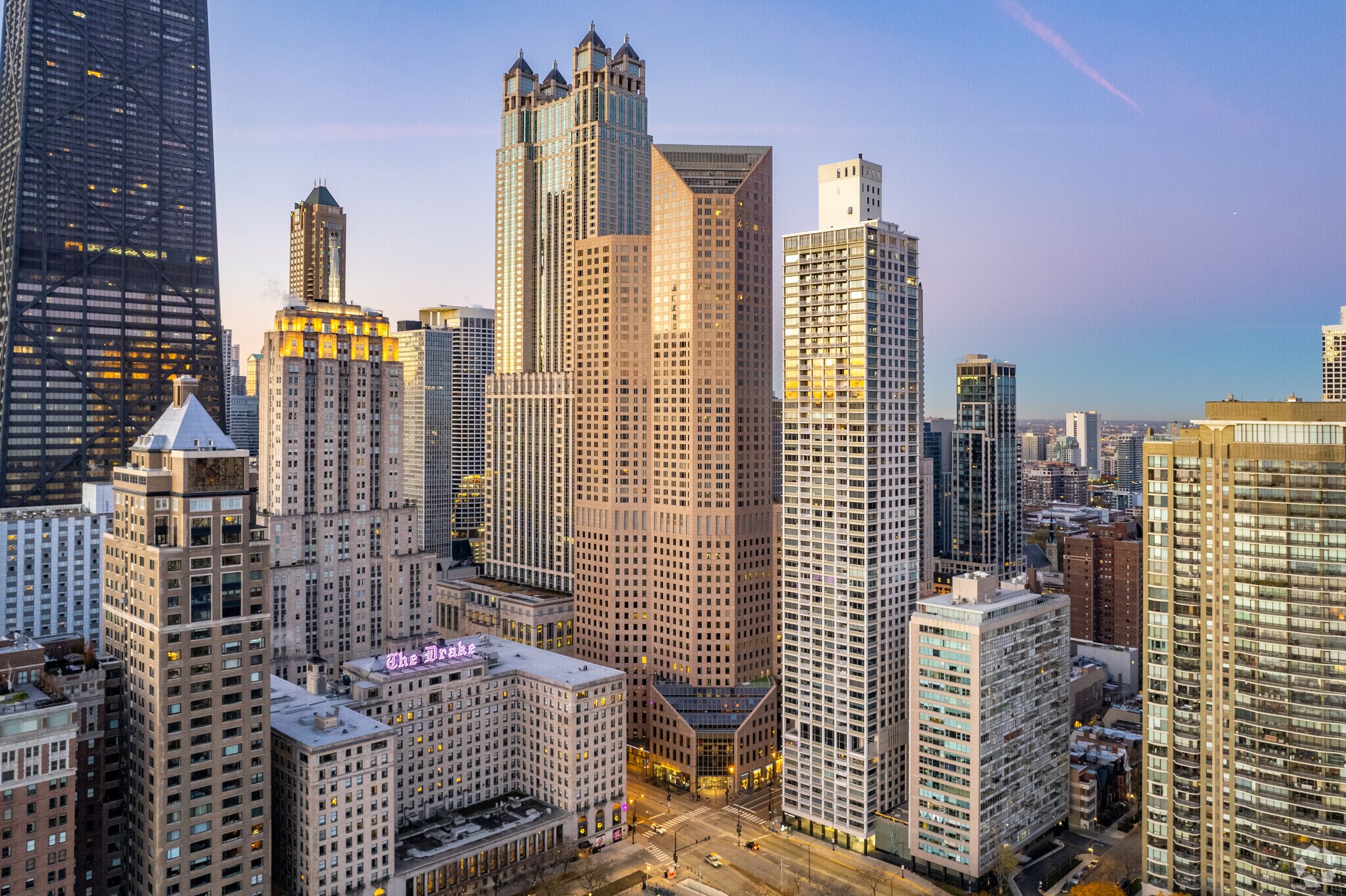 940 N Michigan Ave, Chicago, IL à louer Photo de l’immeuble– Image 1 sur 24