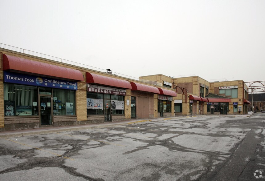 4211-4227 Sheppard Ave, Toronto, ON à vendre - Photo de l’immeuble – Image 2 sur 10
