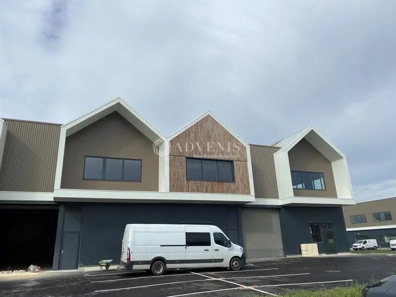 Local d’activités dans Aubergenville à louer Photo principale– Image 1 sur 6