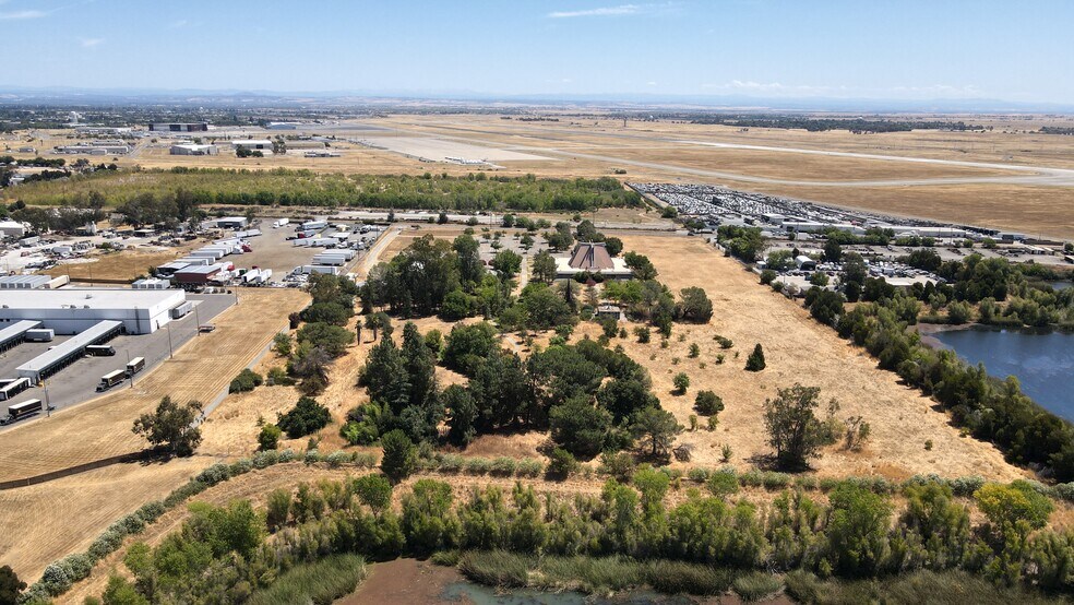 4016 Happy Ln, Sacramento, CA à vendre - Photo de l’immeuble – Image 3 sur 13