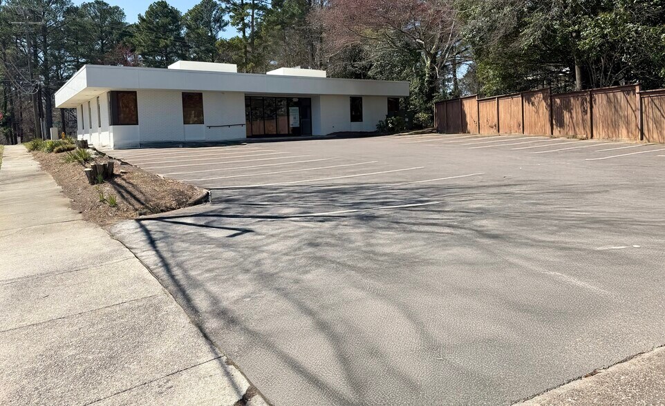 3700 Six Forks Rd, Raleigh, NC à louer - Photo de l’immeuble – Image 3 sur 3