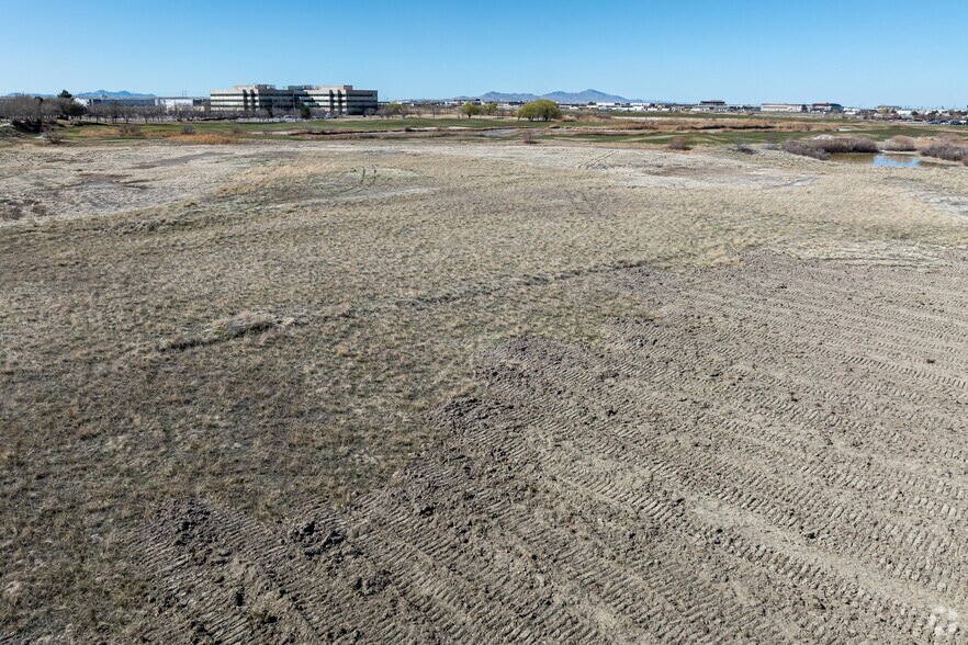 4216 Lake Park Boulevard, West Valley City, UT à louer - Photo de l’immeuble – Image 2 sur 4