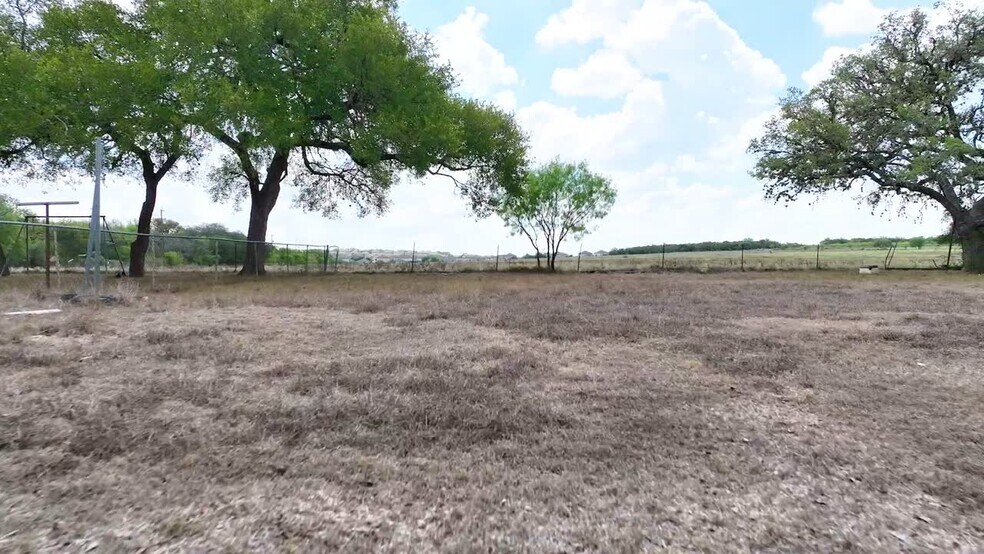 6460 Gass Rd, San Antonio, TX à vendre - Vidéo sur l’annonce professionnelle – Image 2 sur 47