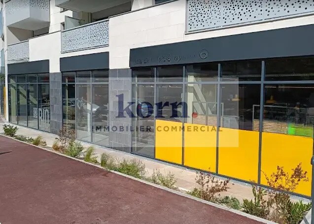 Local commercial dans SAINT-CYR-L'ECOLE à louer - Photo de l’immeuble – Image 1 sur 4