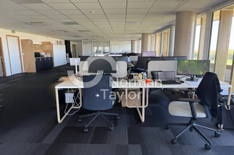 Bureau dans Montpellier à louer - Photo de l’immeuble – Image 2 sur 10
