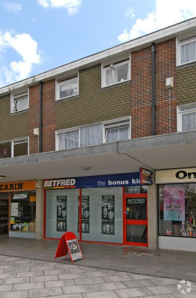 2-15 Adastral Sq, Poole à louer - Photo de l’immeuble – Image 3 sur 5