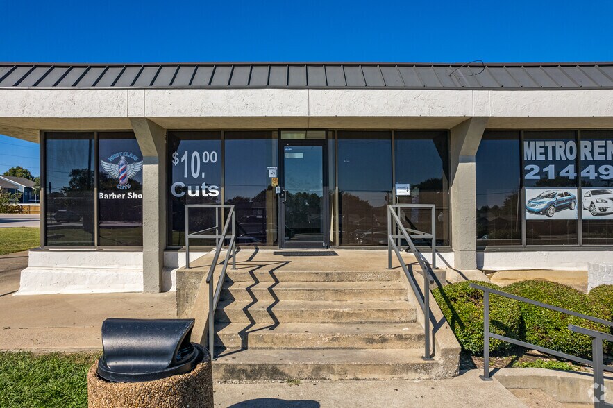 3317 Finley Rd, Irving, TX à louer - Photo de l’immeuble – Image 3 sur 7