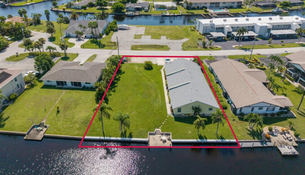 4520 SE 5th Pl, Cape Coral, FL à vendre - Photo de l’immeuble – Image 3 sur 6