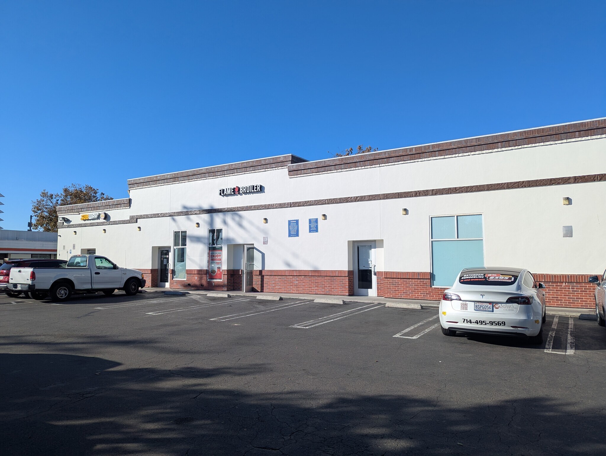 122 E 17th St, Santa Ana, CA à louer Photo de l’immeuble– Image 1 sur 8