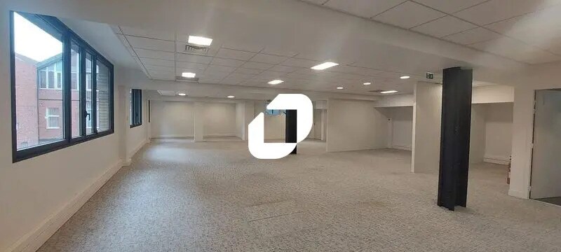 Bureau dans Saint-Denis à louer - Photo de l’immeuble – Image 3 sur 13