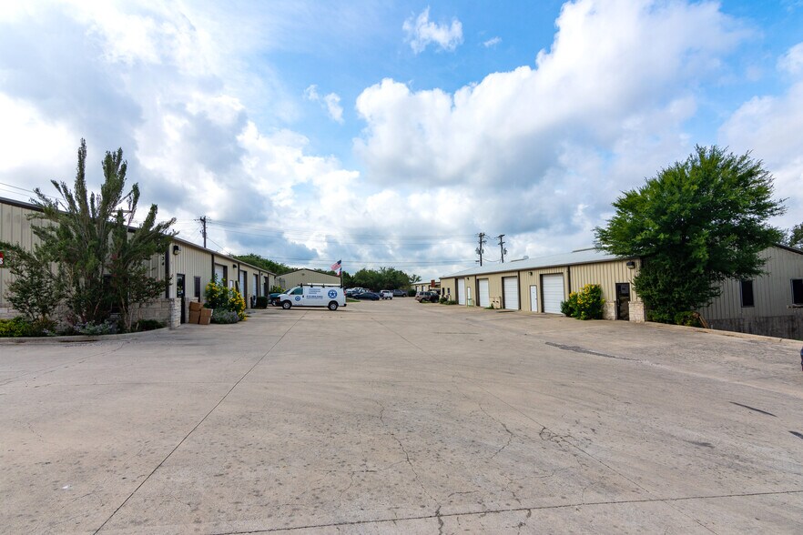 1034 Canyon Bend Dr, Dripping Springs, TX à vendre - Photo de l’immeuble – Image 3 sur 6