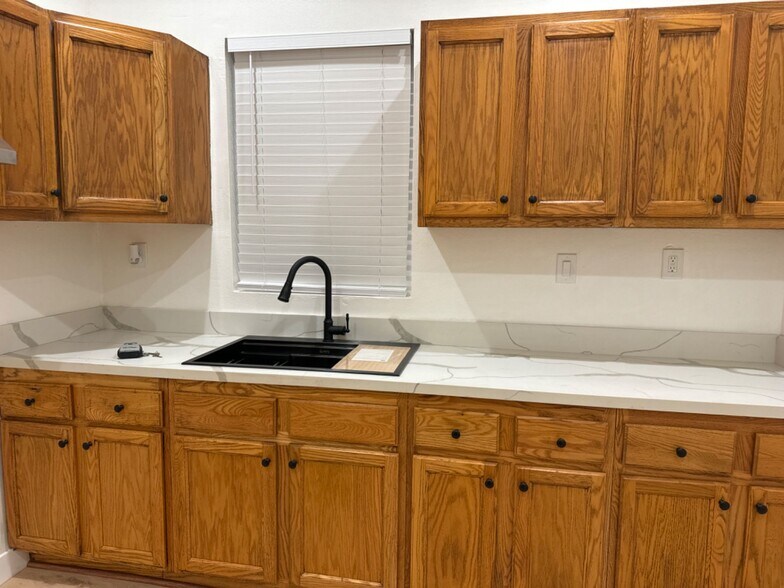 451 S Breed St, Los Angeles, CA à vendre - Photo de l’immeuble – Image 2 sur 18