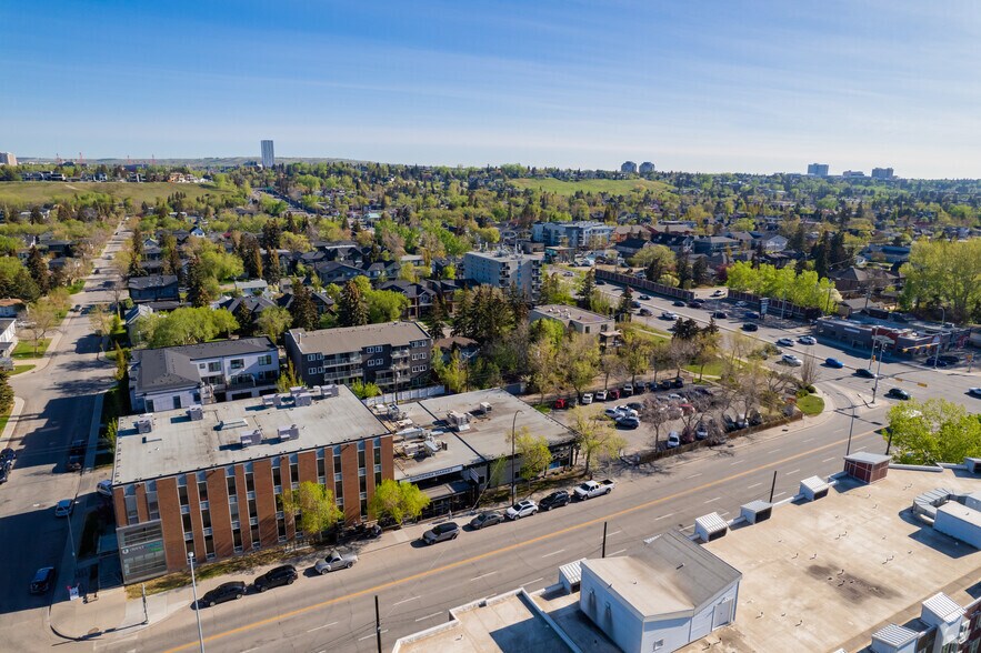 2530 Kensington Rd NW, Calgary, AB à vendre - Aérien – Image 3 sur 4