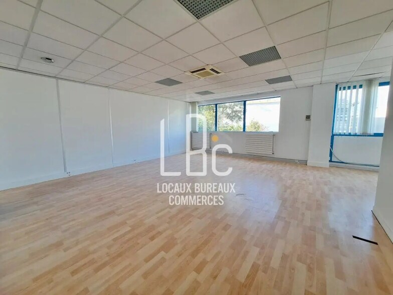 Bureau dans La Chapelle-sur-Erdre à vendre - Photo de l’immeuble – Image 1 sur 7