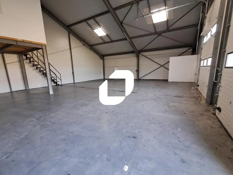 Local d'activités dans Fretin à vendre - Photo de l’immeuble – Image 3 sur 6