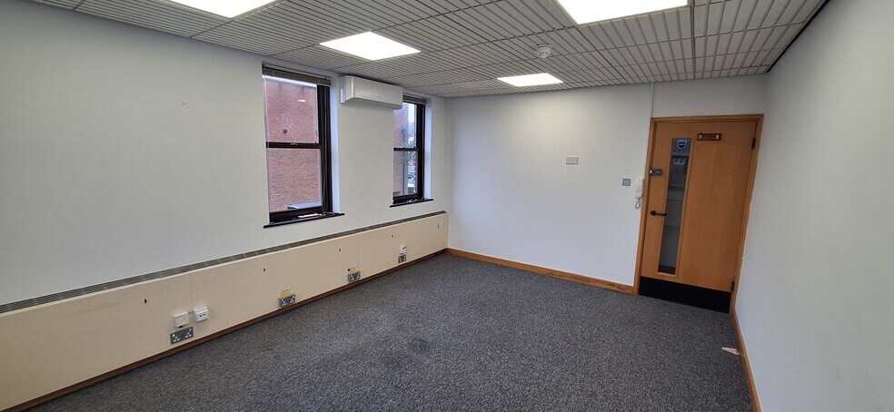 54 Queen St, Horsham à louer - Photo de l’immeuble – Image 3 sur 4