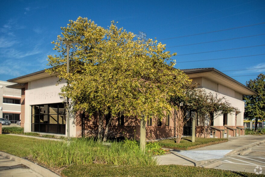 11008 Bellaire Blvd, Houston, TX à louer - Photo de l’immeuble – Image 2 sur 5