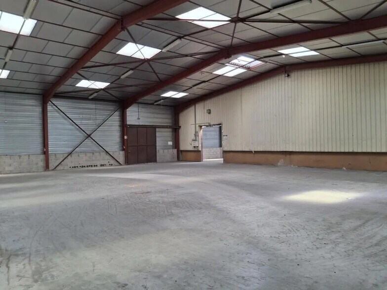 Local d’activités dans Chassieu à louer - Photo de l’immeuble – Image 3 sur 7