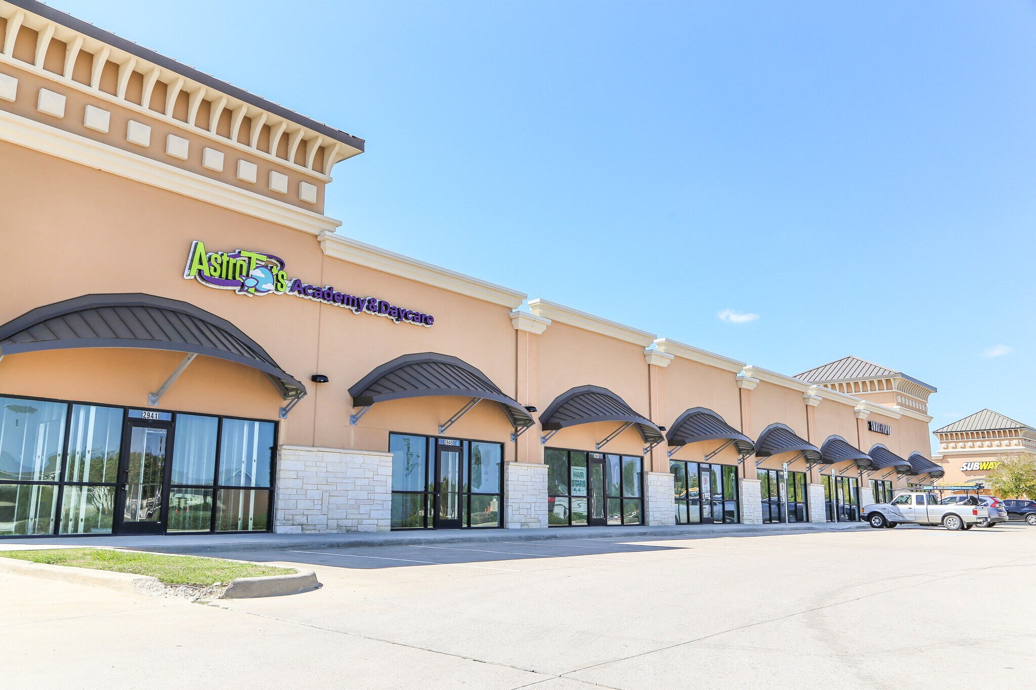 2941 S Precinct Line Rd, Fort Worth, TX à louer Photo de l’immeuble– Image 1 sur 4