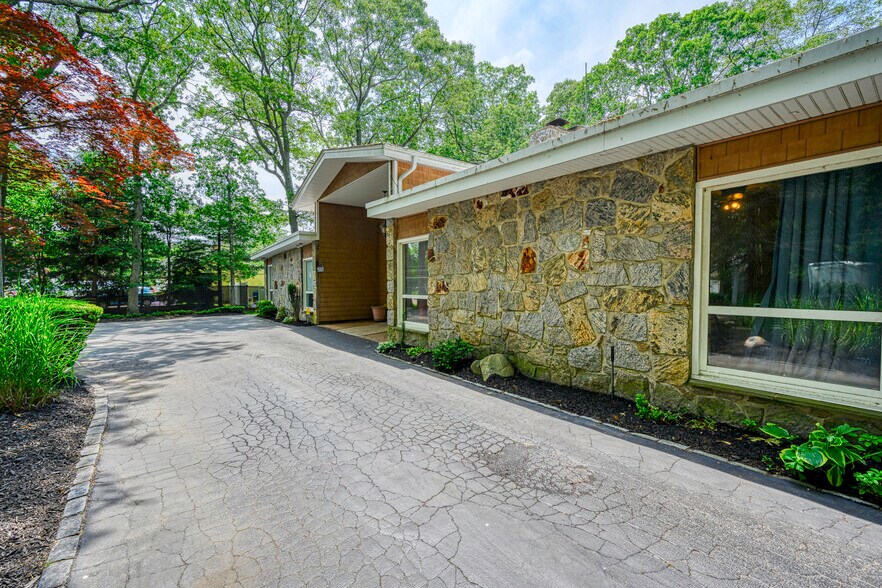 10 Hunter Ave, Miller Place, NY à vendre - Photo de l’immeuble – Image 3 sur 42