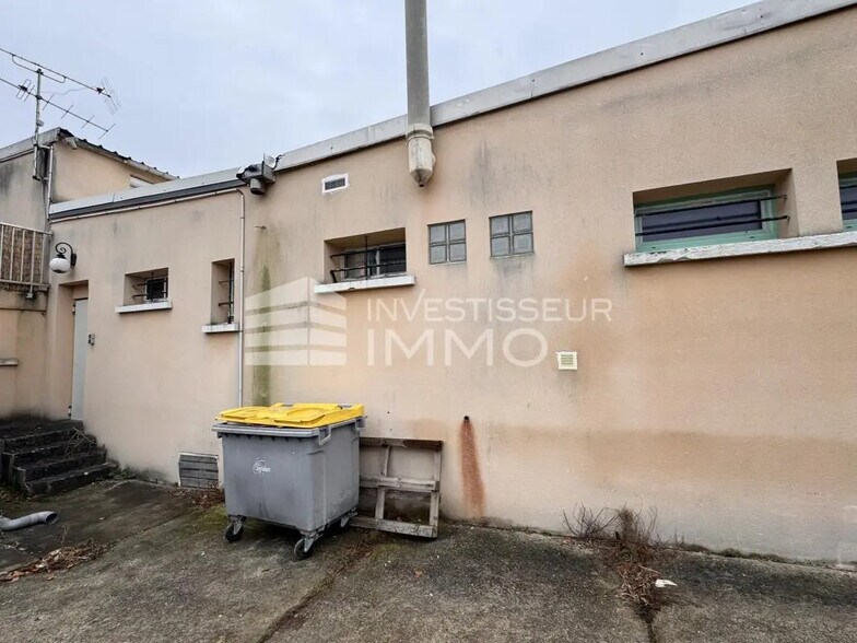 Local d'activités dans Villeparisis à vendre - Photo de l’immeuble – Image 2 sur 4