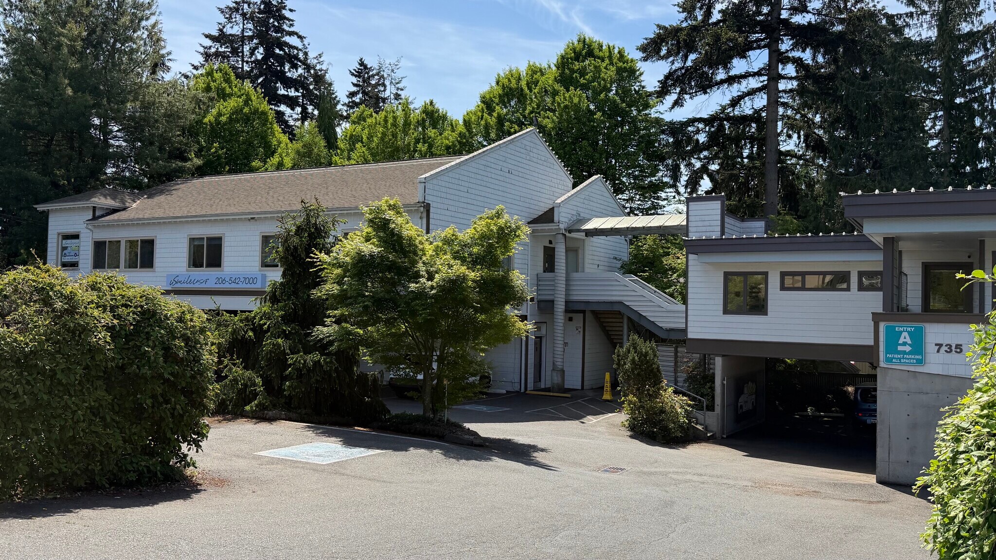 747 N 185th St, Shoreline, WA à louer Photo de l’immeuble– Image 1 sur 2