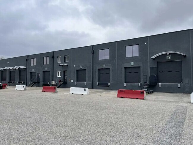 Plus de détails pour 20-24 Avenue Du Vingt Quatre Août, Corbas - Bureau, Local d'activités à louer