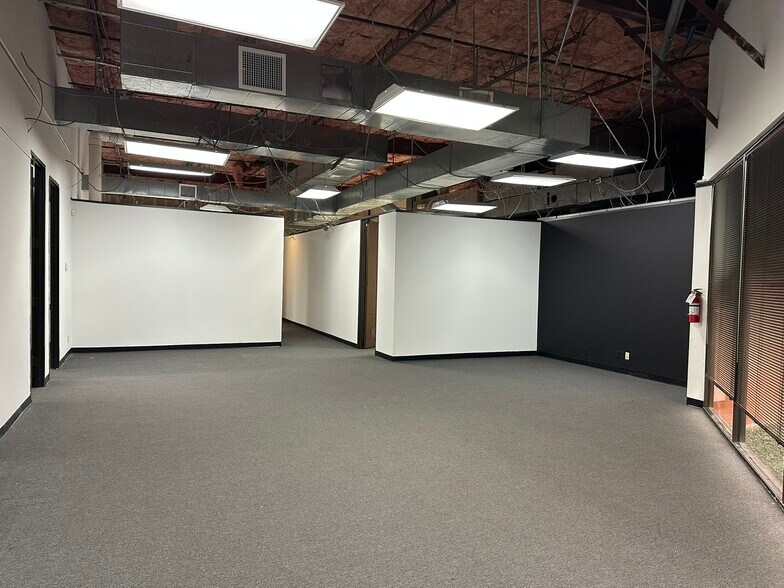 10595 Westoffice Dr, Houston, TX à louer - Photo de l’immeuble – Image 3 sur 27