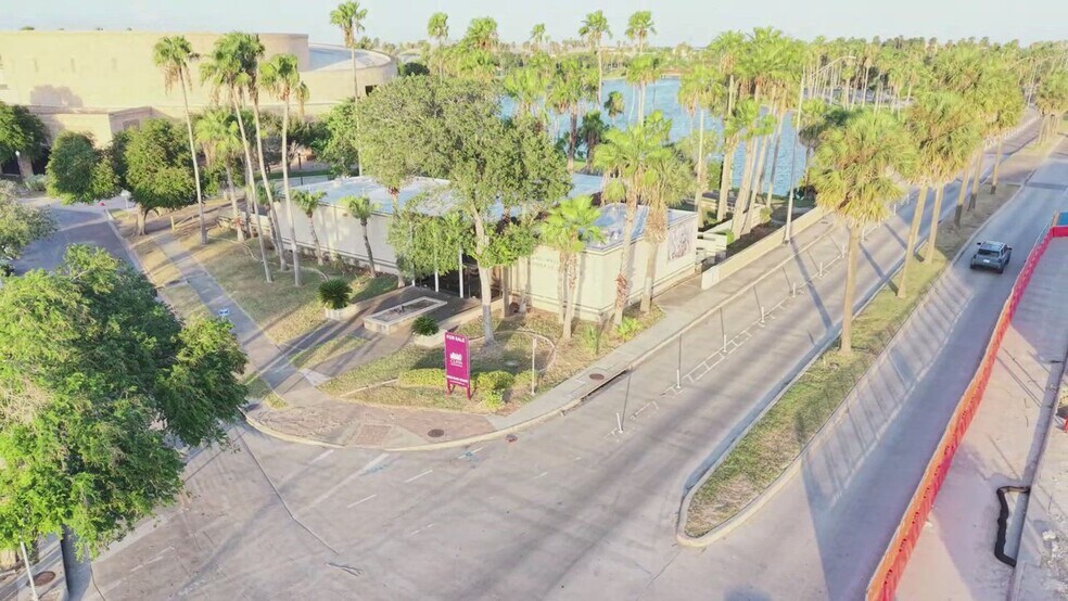 1600 University Blvd, Brownsville, TX à vendre - Vidéo sur l’annonce professionnelle – Image 2 sur 23