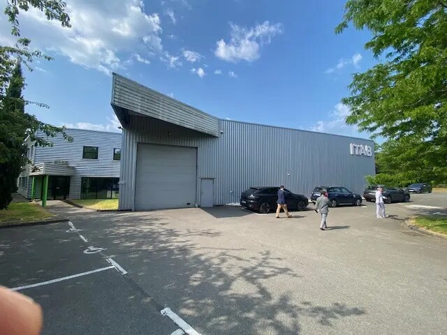 Bureau dans Jouy-le-Moutier à louer - Photo de l’immeuble – Image 3 sur 3