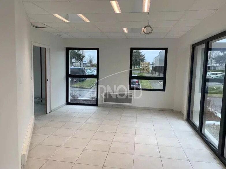Bureau dans Lanester à louer - Photo de l’immeuble – Image 1 sur 2