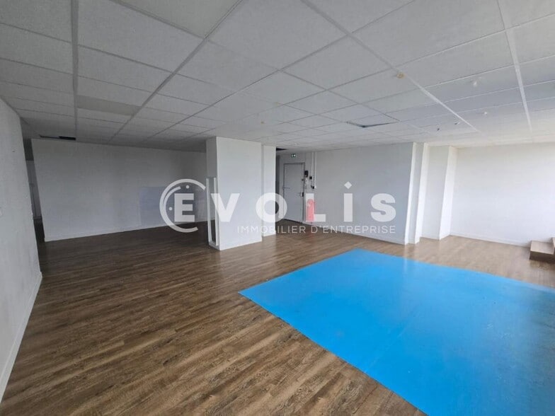 Bureau dans Evry Courcouronnes à louer - Photo de l’immeuble – Image 2 sur 13