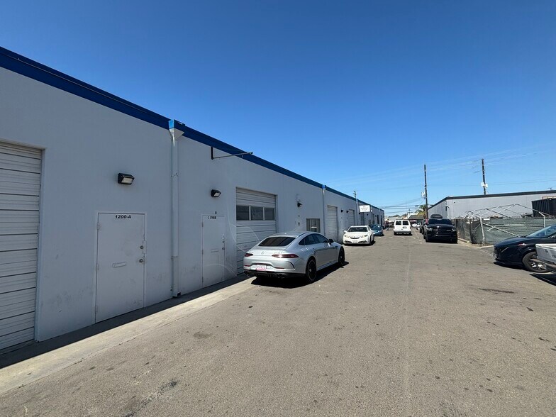 1250 Norman Ave, Santa Clara, CA à louer - Photo de l’immeuble – Image 2 sur 27