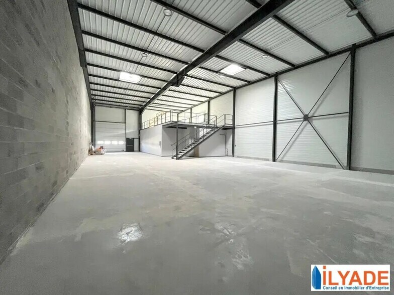 Local d’activités dans Gardanne à louer - Photo intérieure – Image 2 sur 10