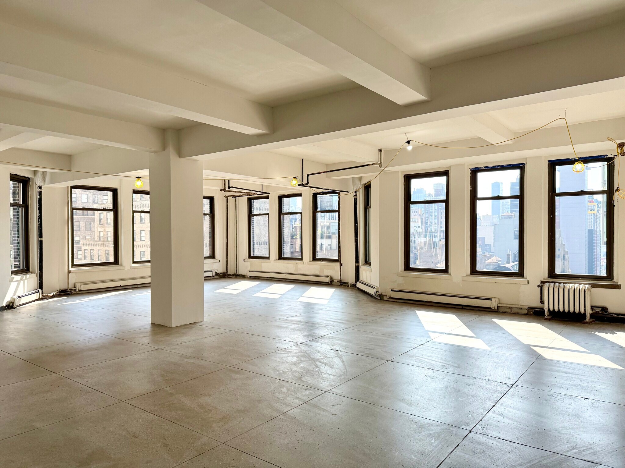 561 Seventh Ave, New York, NY à louer Photo de l’immeuble– Image 1 sur 7