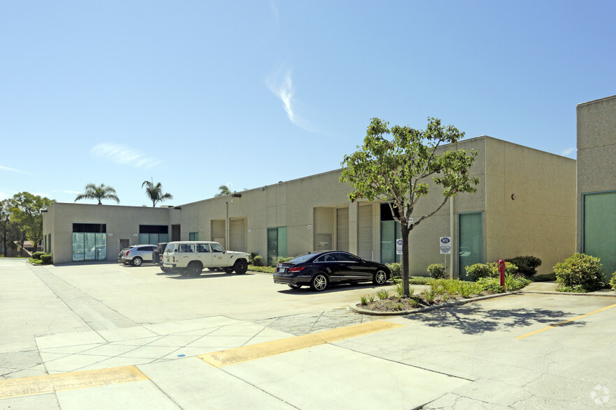 940 Enchanted Way, Simi Valley, CA à louer - Photo de l’immeuble – Image 3 sur 7