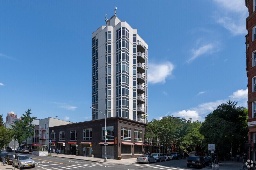 200 Franklin St, Brooklyn, NY à louer - Photo de l’immeuble – Image 1 sur 3