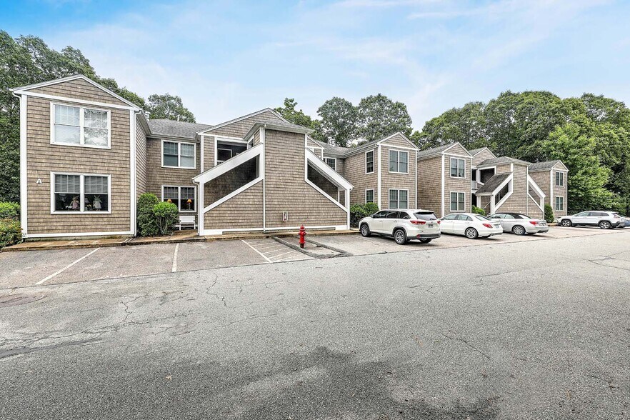 70 Turner St, Warwick, RI à vendre - Photo de l’immeuble – Image 2 sur 3