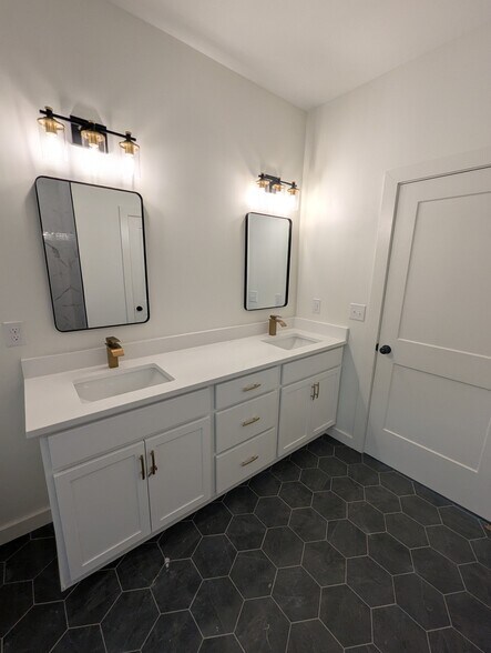 80 Amos Cir, Lafayette, TN à vendre - Photo intérieure – Image 3 sur 5