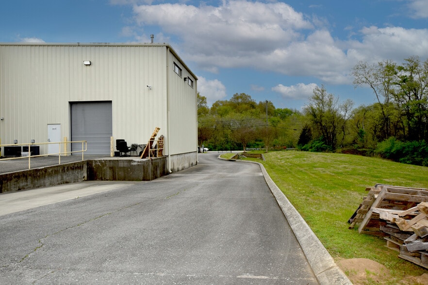 7552 Bonnyshire Dr, Chattanooga, TN à louer - Photo de l’immeuble – Image 3 sur 9