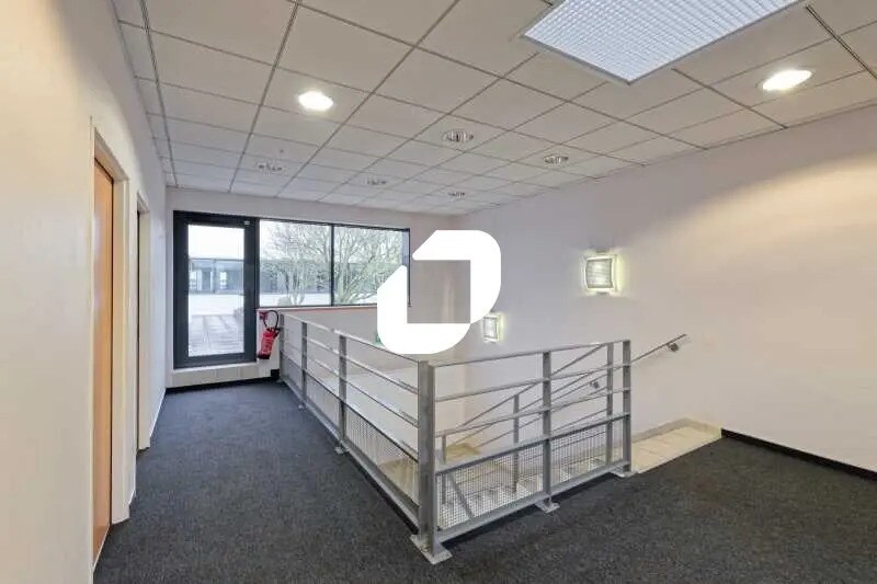 Local d’activités dans Cergy à louer - Photo de l’immeuble – Image 3 sur 5