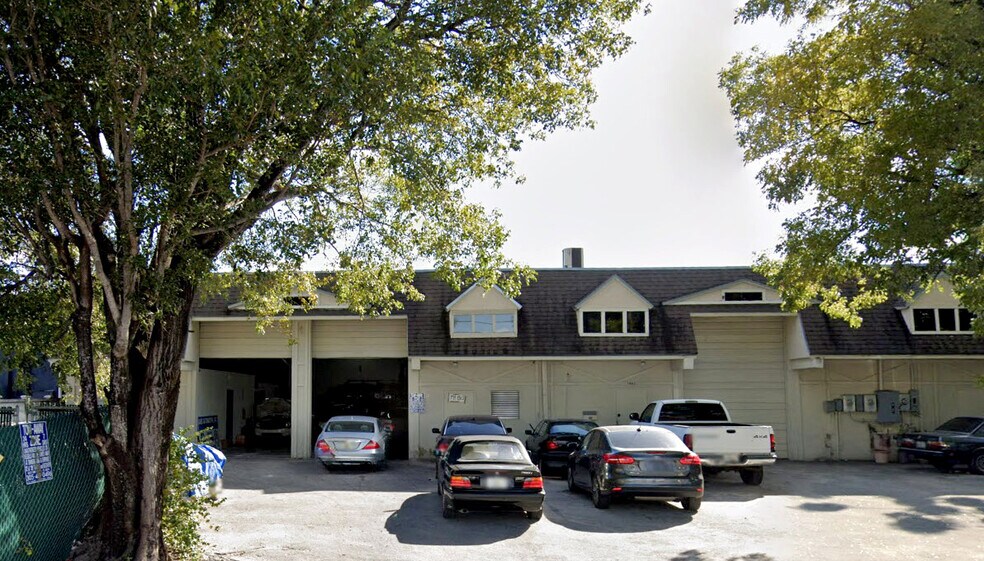 7880-7884 NW 55th St, Miami, FL à vendre - Photo de l’immeuble – Image 1 sur 8