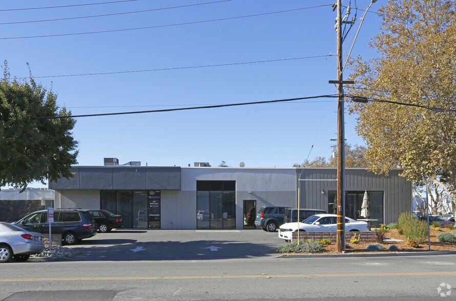324 Martin Ave, Santa Clara, CA à louer - Photo de l’immeuble – Image 3 sur 5