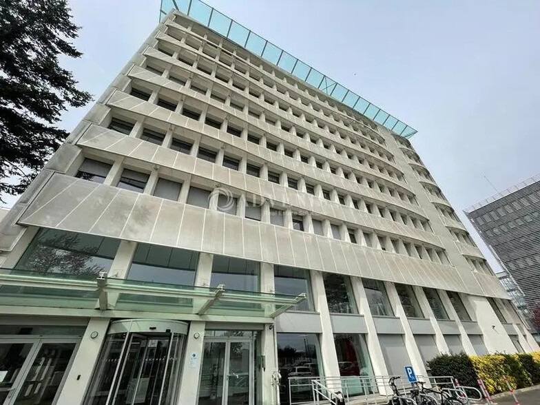 Bureau dans Vélizy-Villacoublay à louer - Photo de l’immeuble – Image 1 sur 8