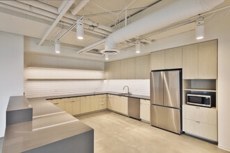 1700 E Walnut Ave, El Segundo, CA à louer Photo intérieure– Image 2 sur 4